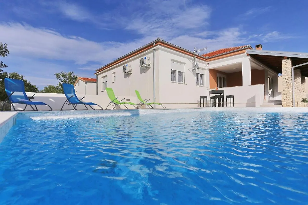 Holidayhouse Alirio With Heated Pool. Vrsi Villa