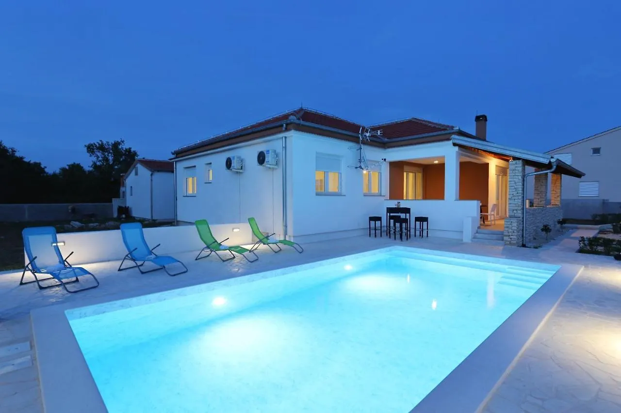 Holidayhouse Alirio With Heated Pool. Vrsi