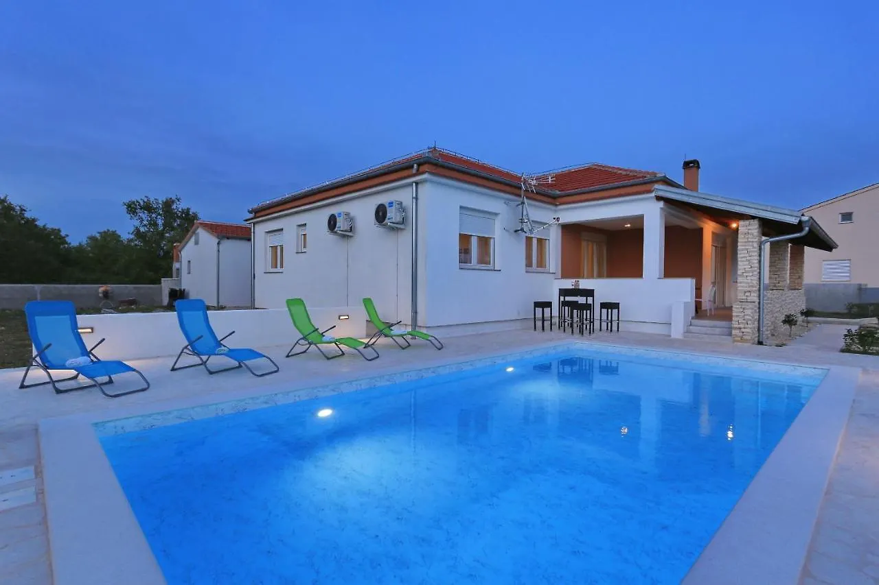 Holidayhouse Alirio With Heated Pool. Vrsi Villa