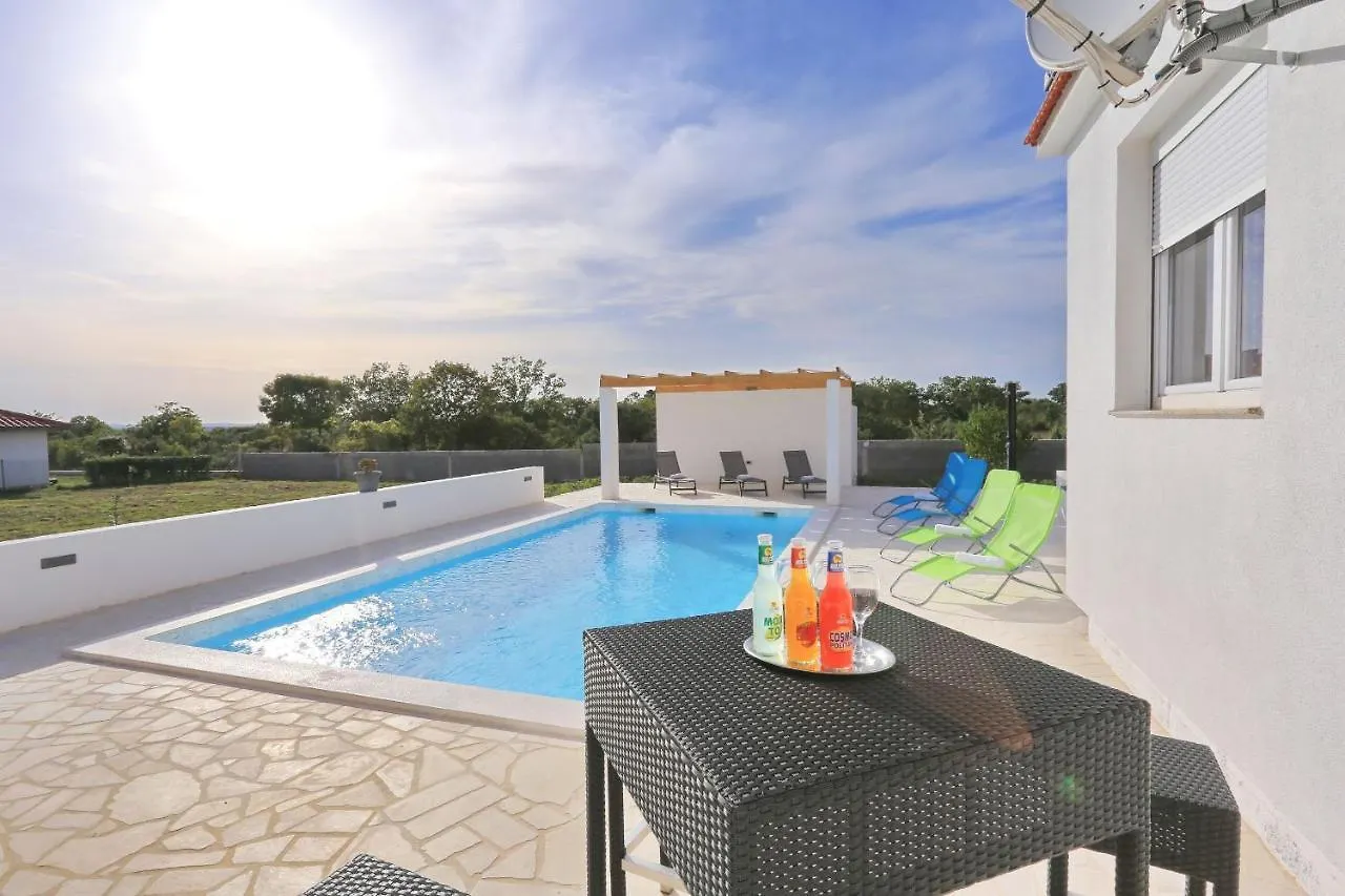 Holidayhouse Alirio With Heated Pool. Vrsi