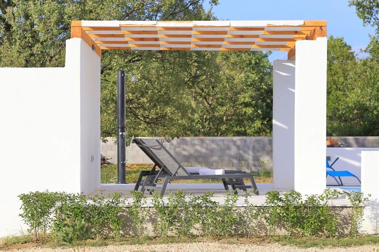 Holidayhouse Alirio With Heated Pool. Vrsi Villa