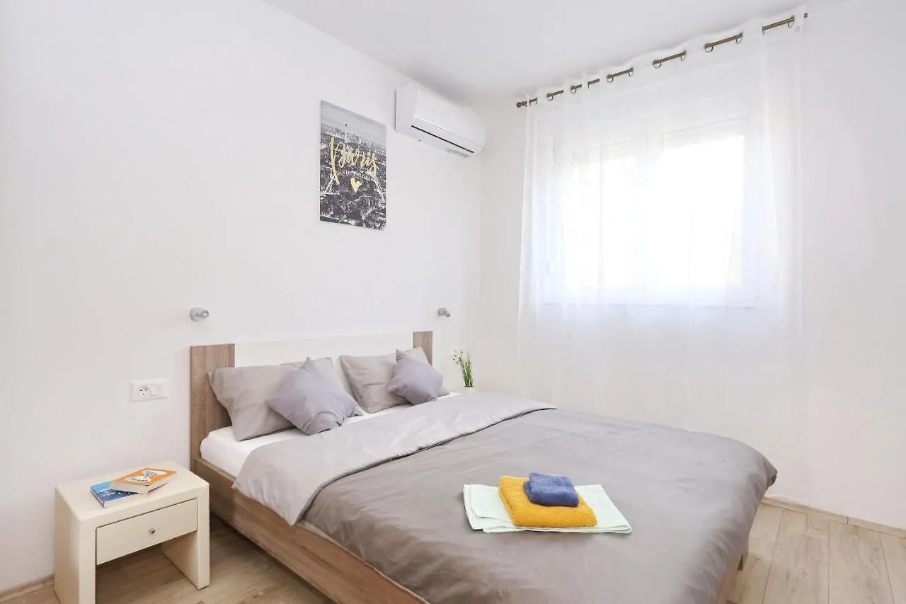 Holidayhouse Alirio With Heated Pool. Vrsi