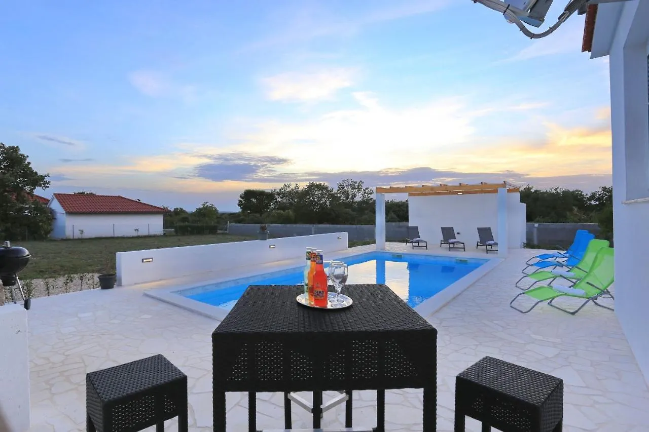 Villa Holidayhouse Alirio With Heated Pool. Vrsi