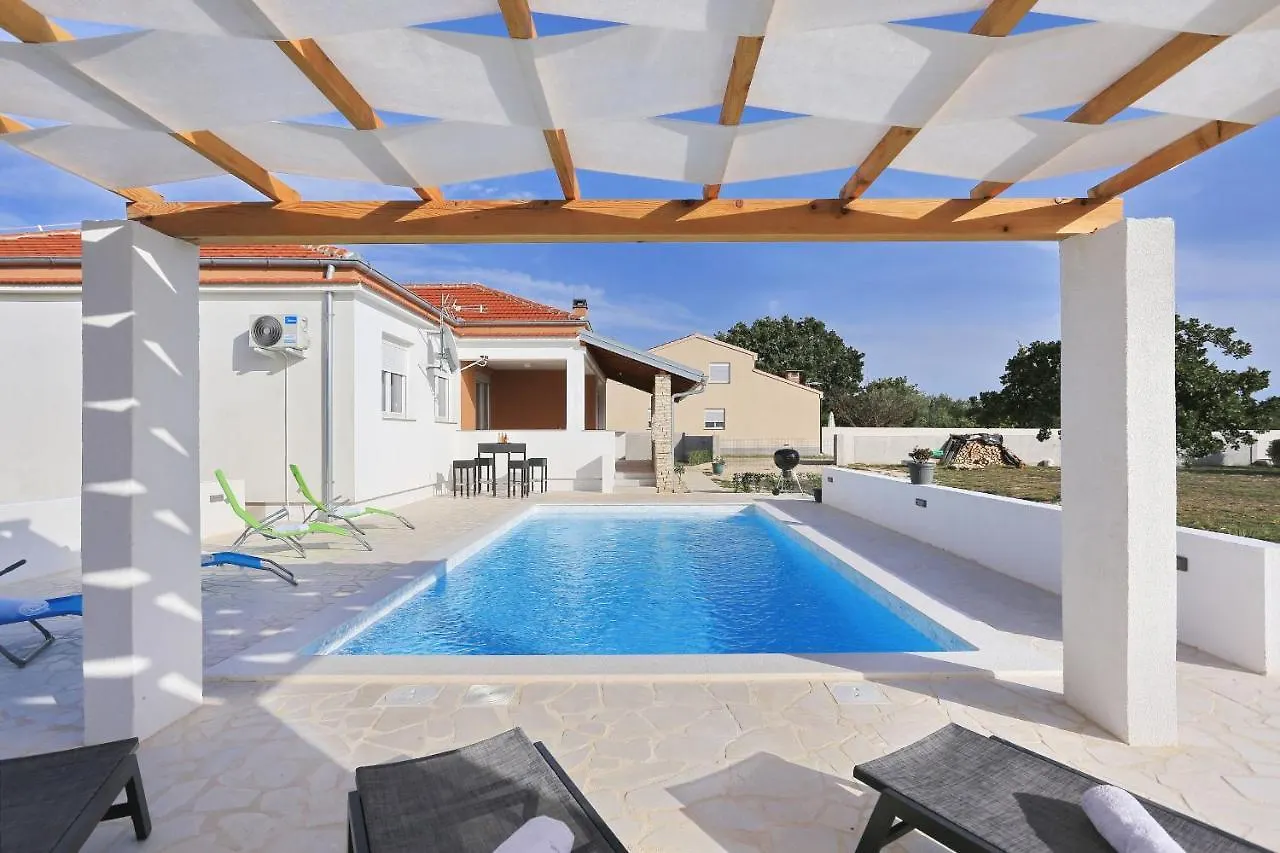 Villa Holidayhouse Alirio With Heated Pool. Vrsi