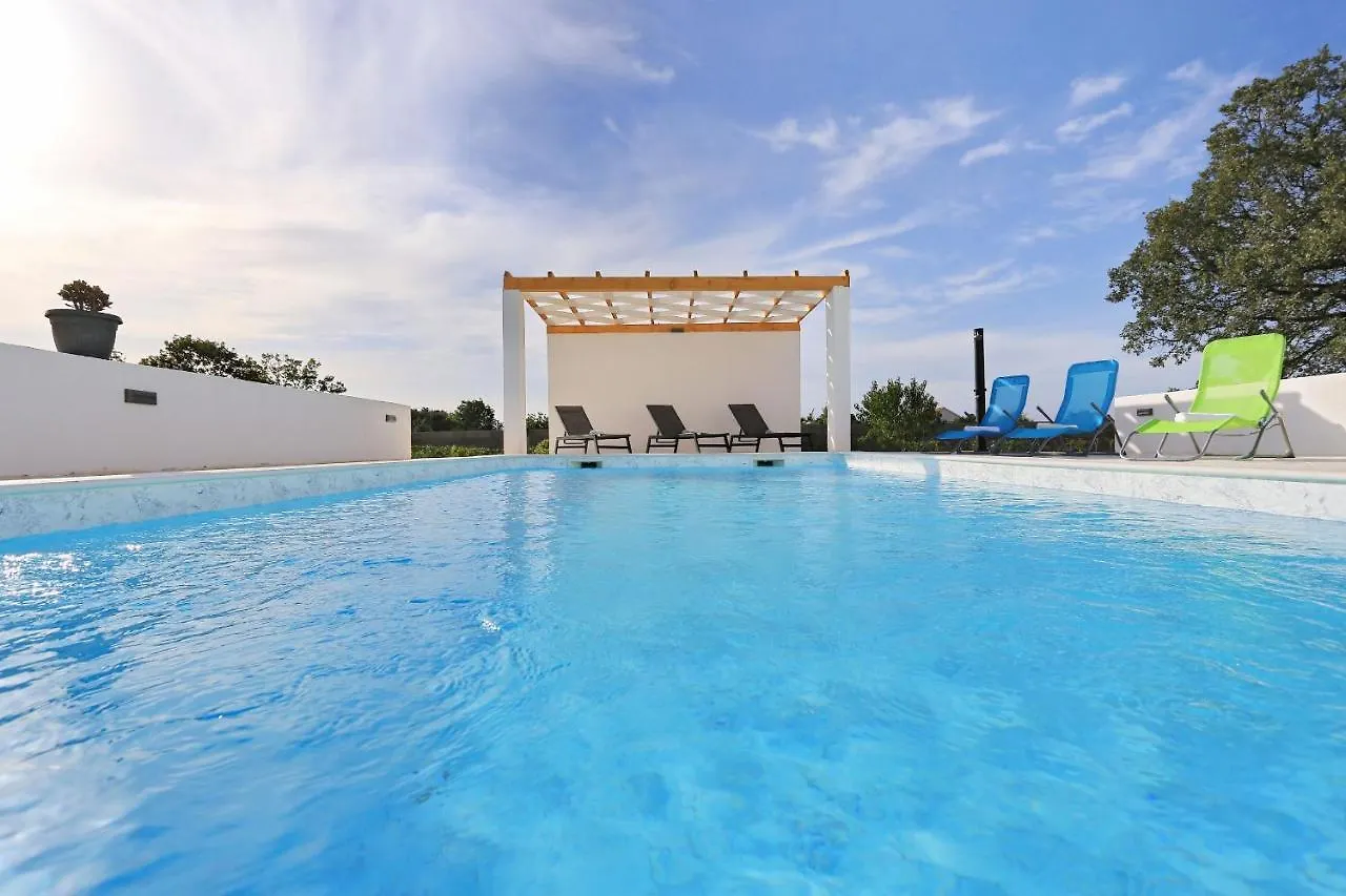 Holidayhouse Alirio With Heated Pool. Vrsi Croatia