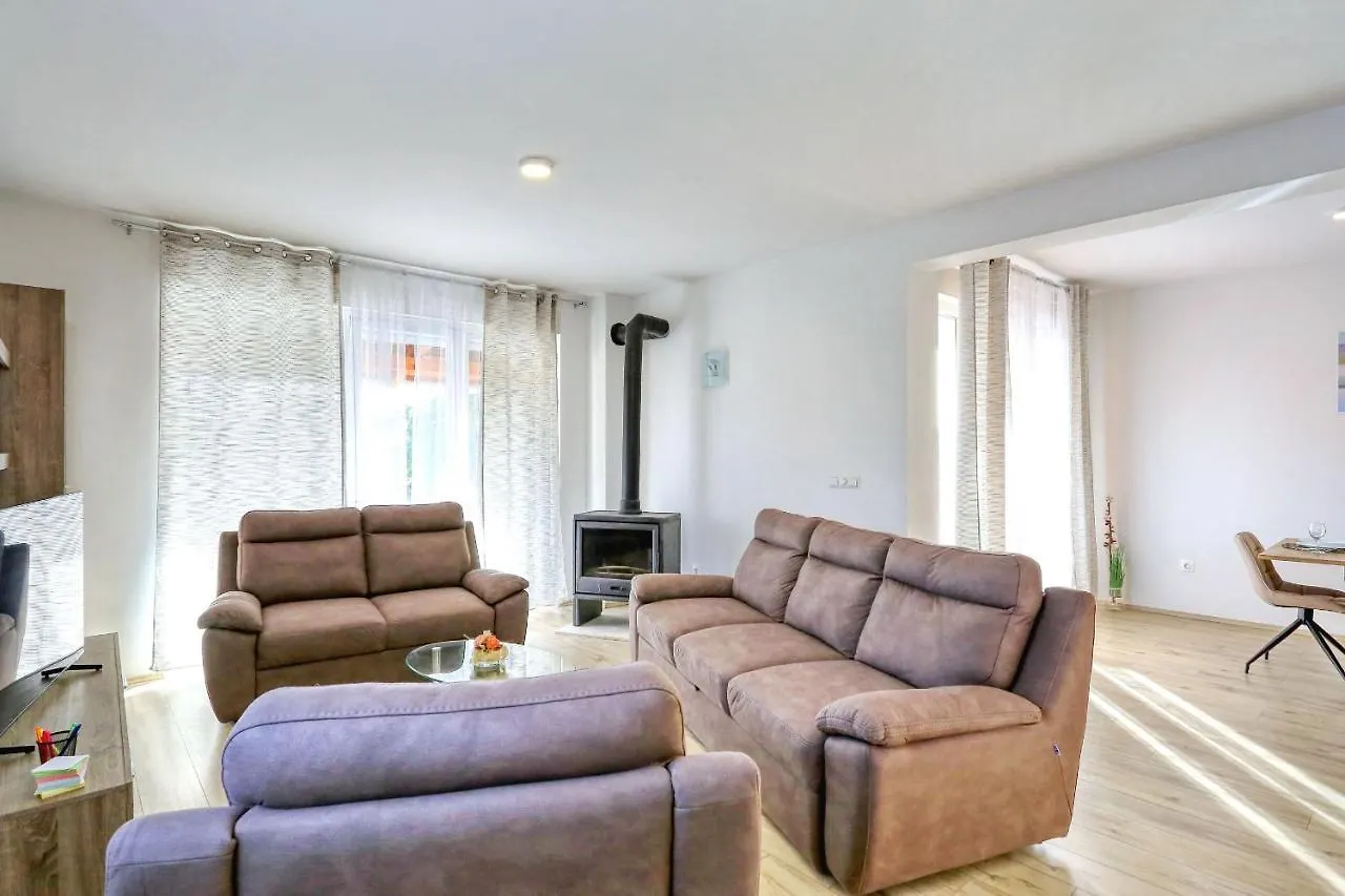 Holidayhouse Alirio With Heated Pool. Vrsi Villa