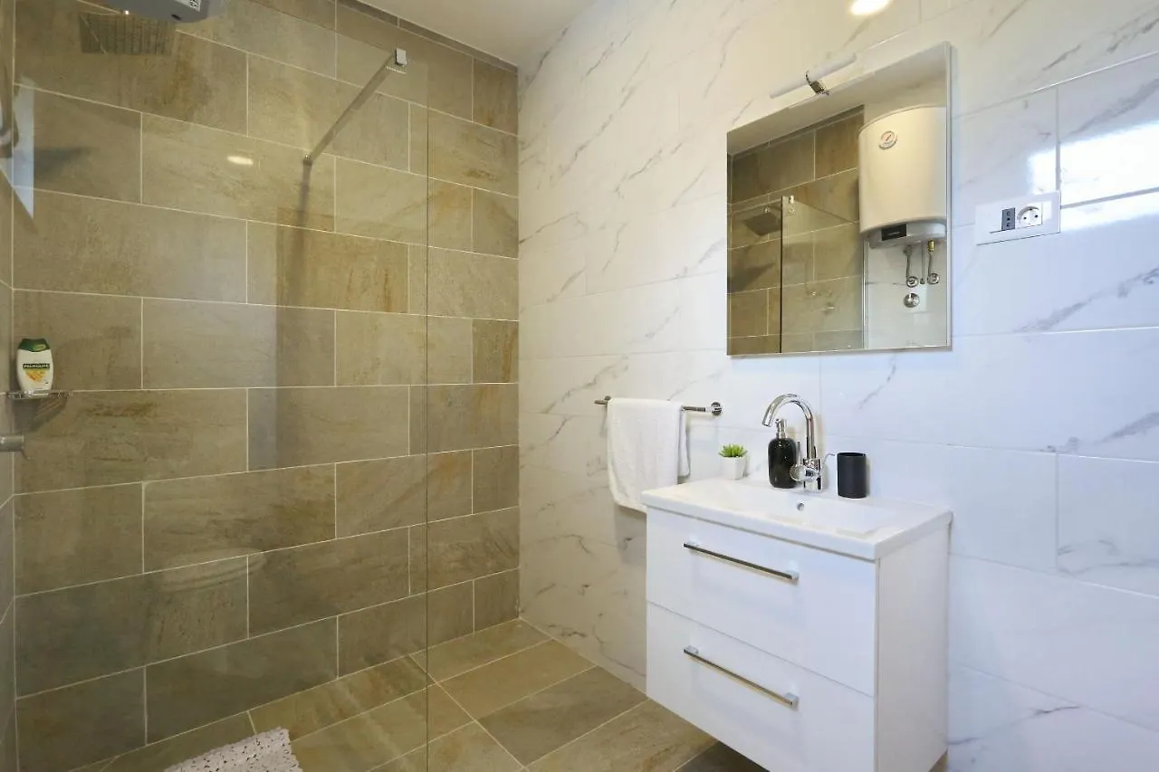 Holidayhouse Alirio With Heated Pool. Vrsi 0*,