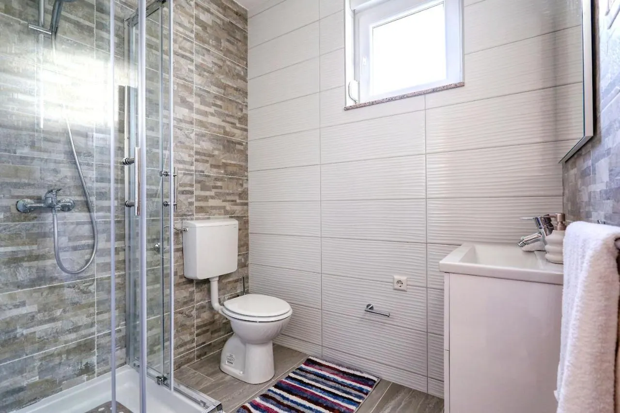 Holidayhouse Alirio With Heated Pool. Vrsi 0*,  Croatia
