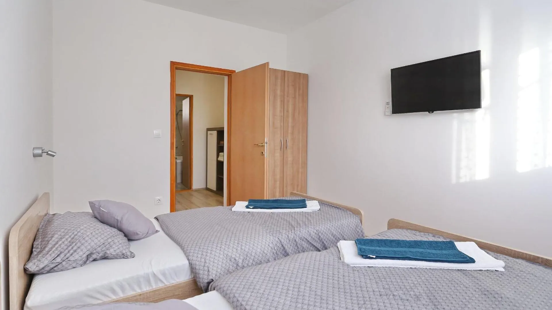 Holidayhouse Alirio With Heated Pool. Vrsi Villa