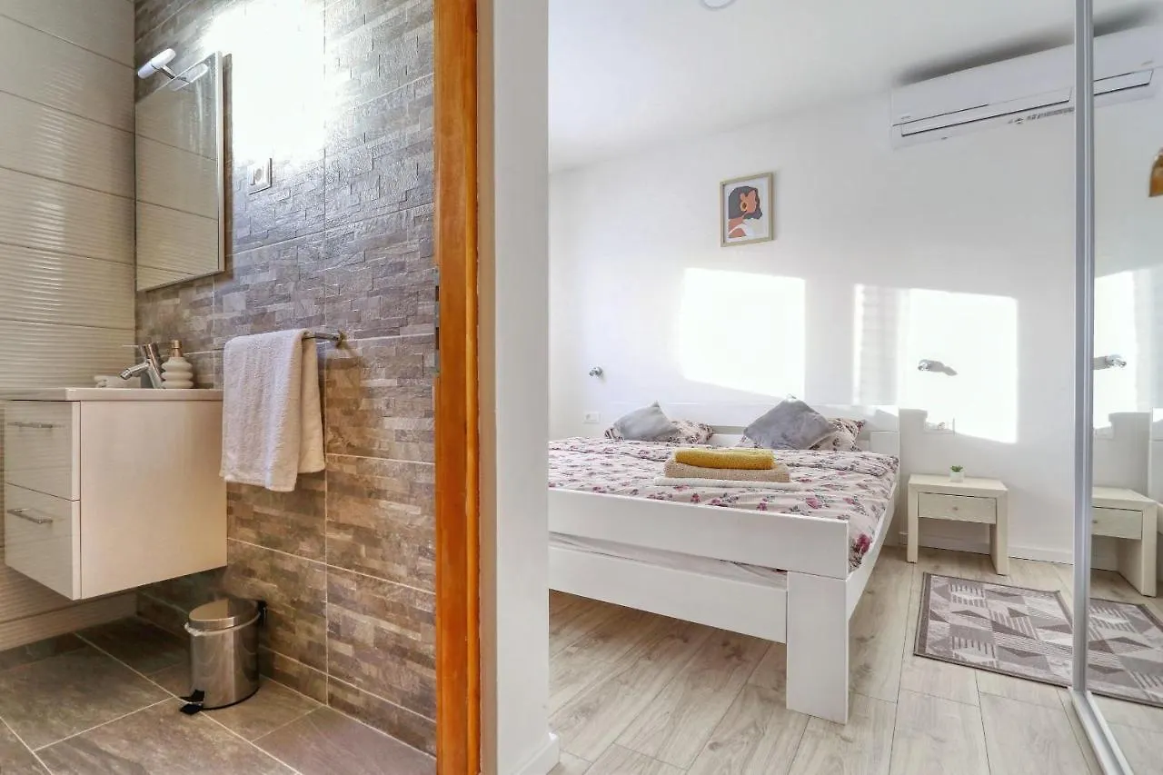 Villa Holidayhouse Alirio With Heated Pool. Vrsi