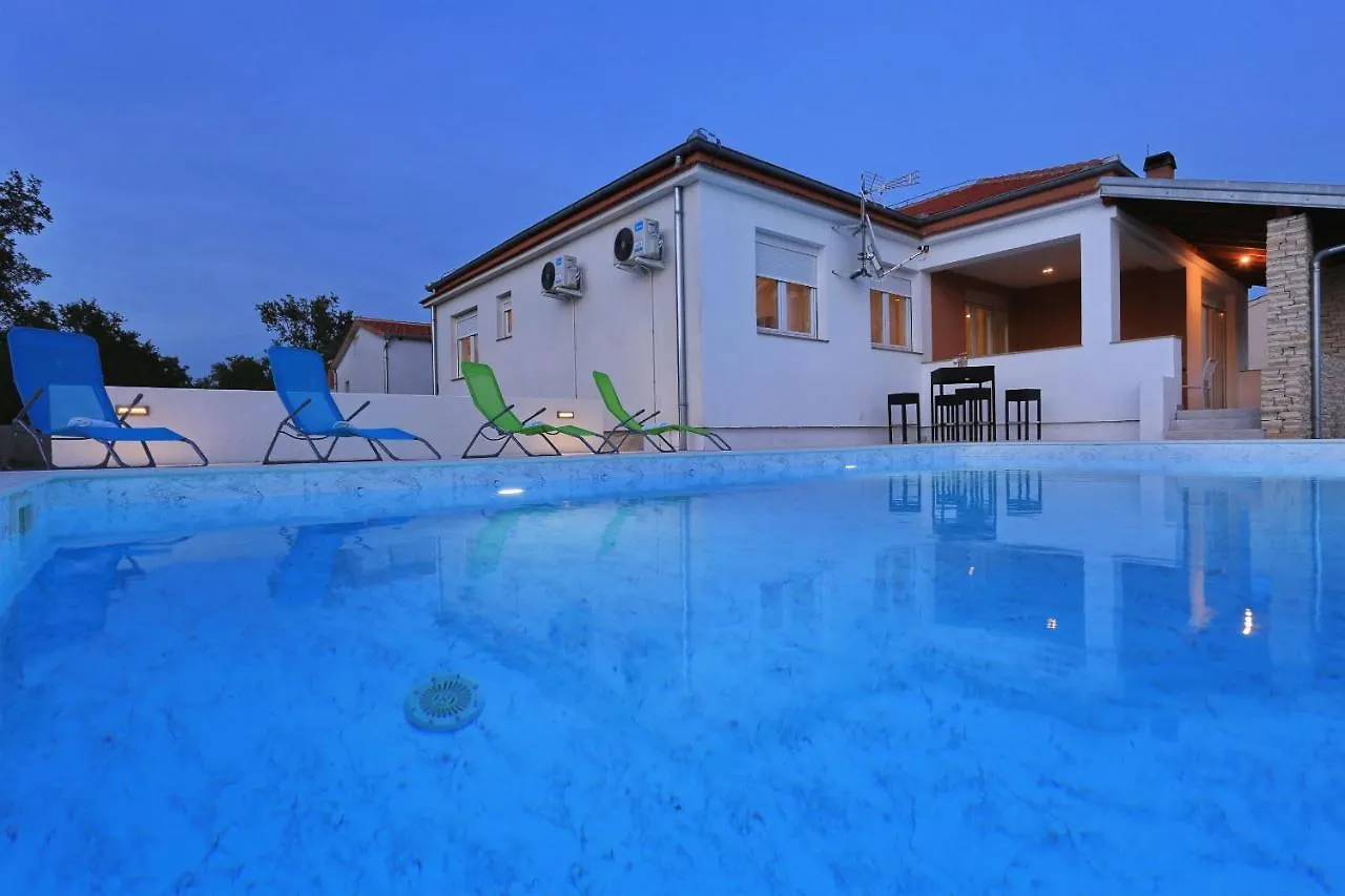 Holidayhouse Alirio With Heated Pool. Vrsi