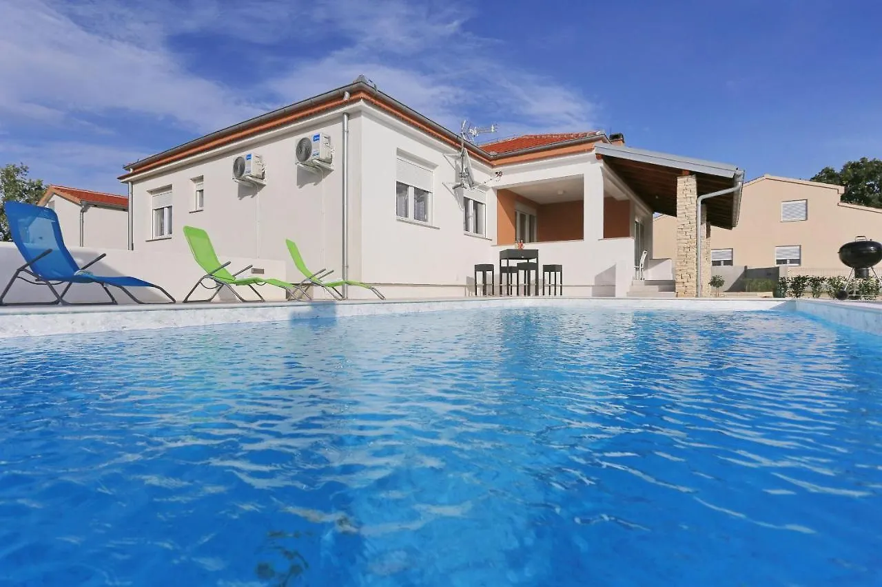 Villa Holidayhouse Alirio With Heated Pool. Vrsi