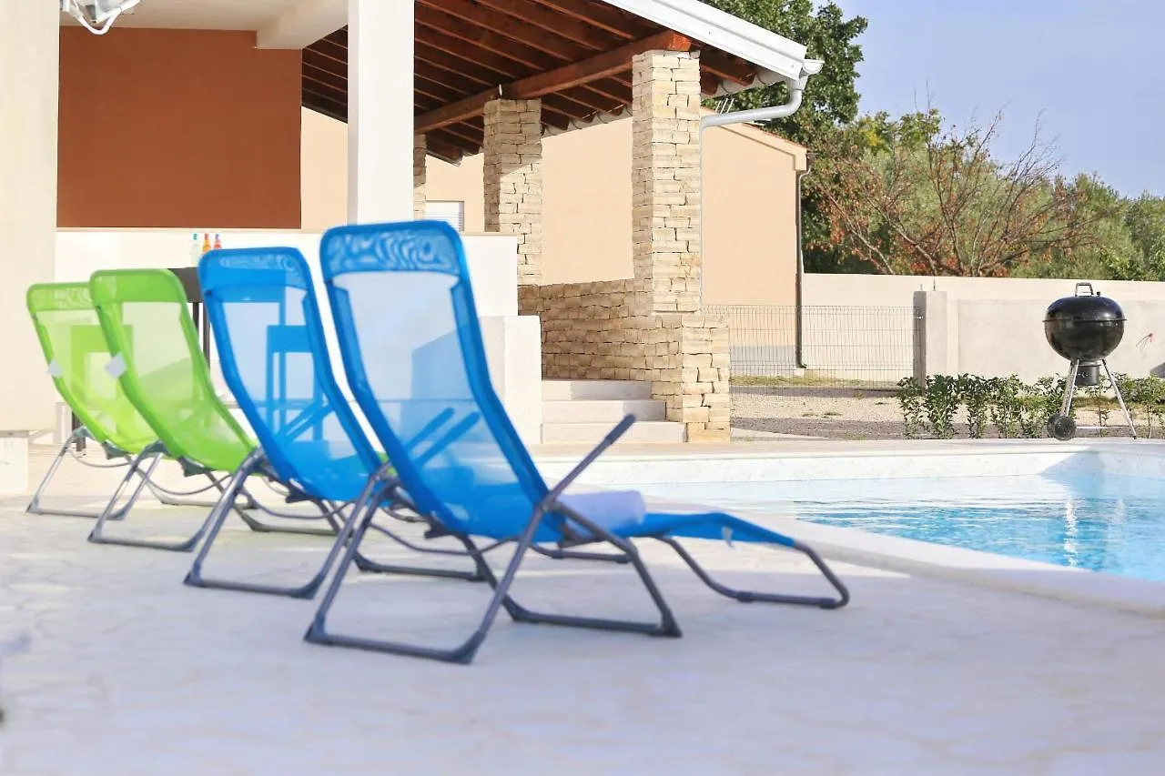 Holidayhouse Alirio With Heated Pool. Vrsi Croatia