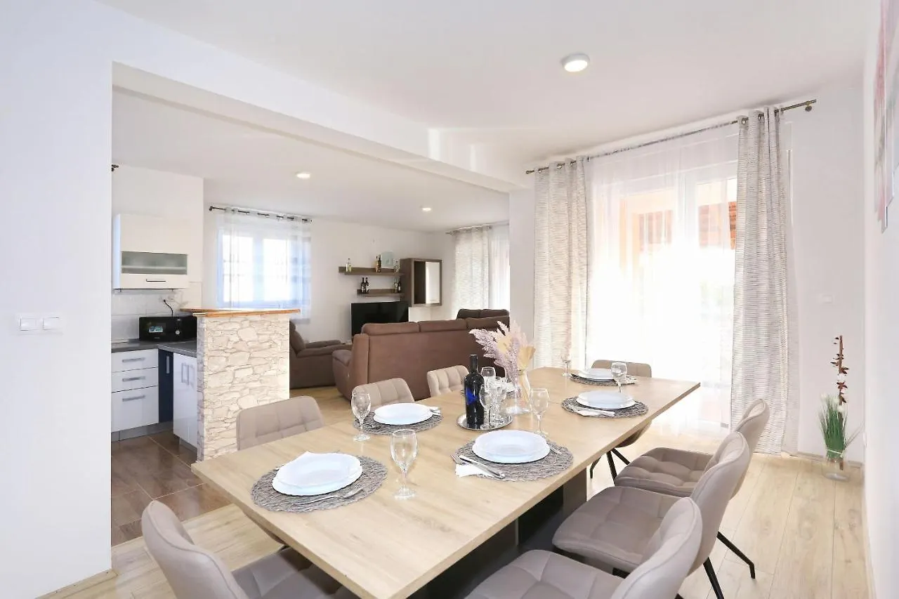 Villa Holidayhouse Alirio With Heated Pool. Vrsi