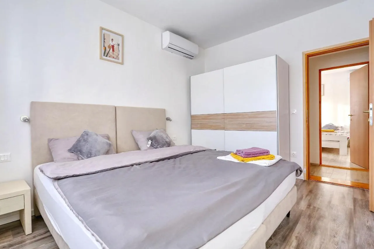 Holidayhouse Alirio With Heated Pool. Vrsi Croatia