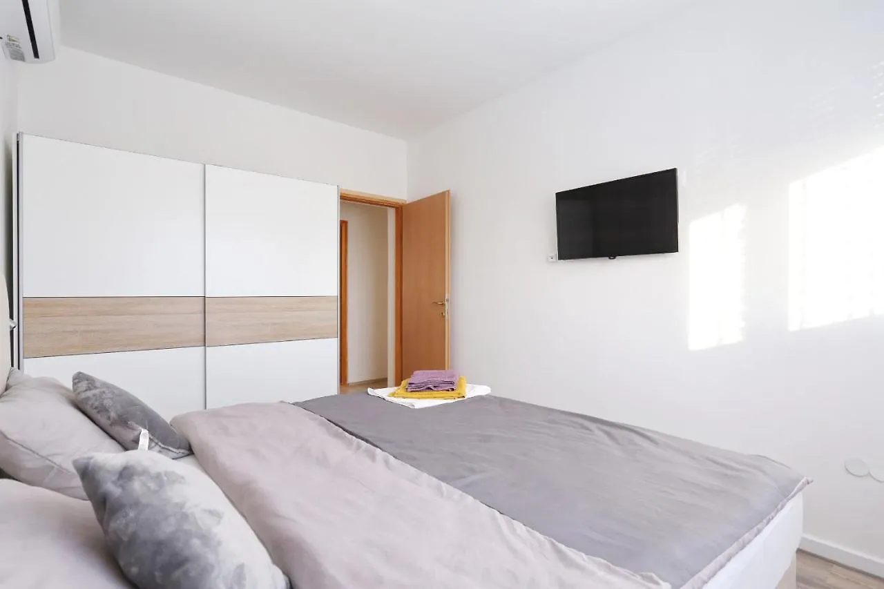 Villa Holidayhouse Alirio With Heated Pool. Vrsi Croatia