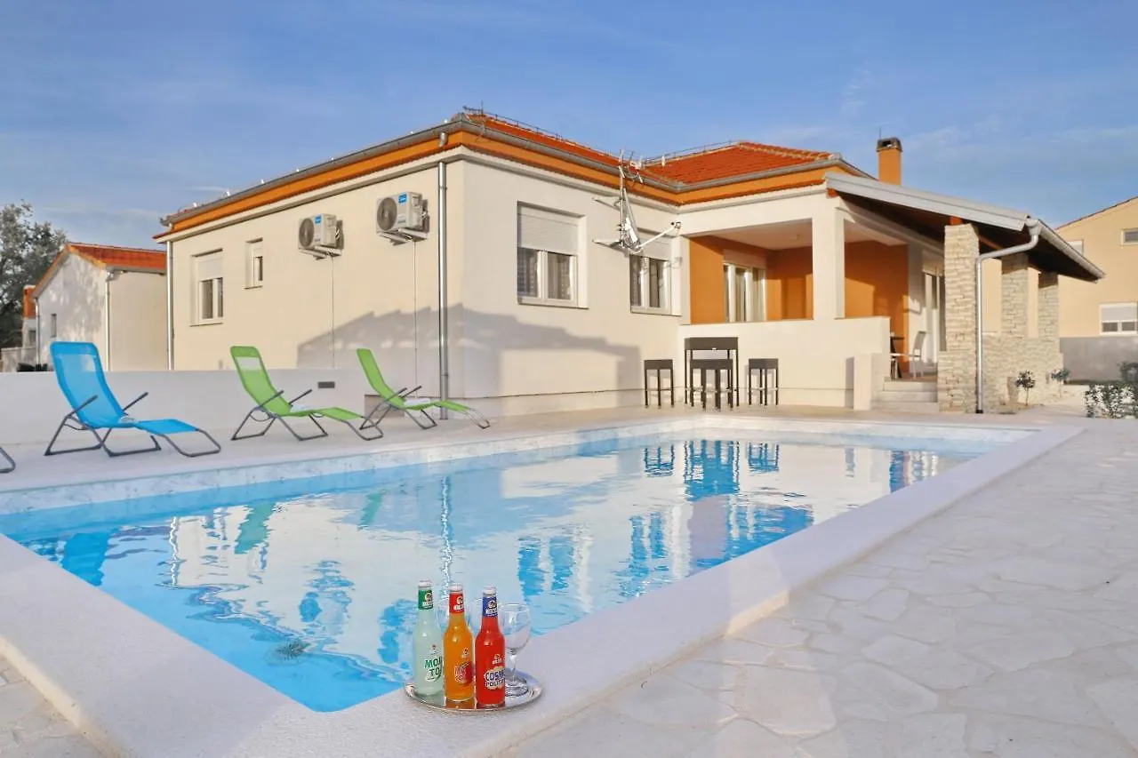 Villa Holidayhouse Alirio With Heated Pool. Vrsi