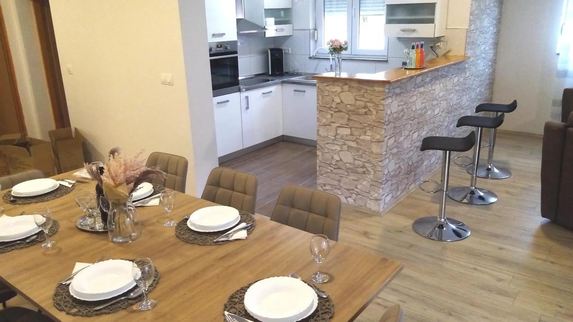 Holidayhouse Alirio With Heated Pool. Vrsi 0*,