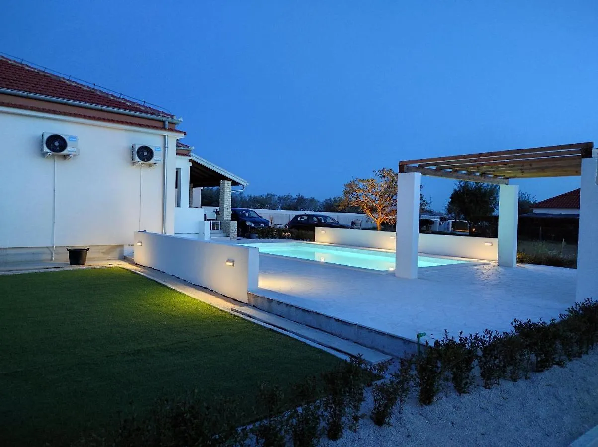 Holidayhouse Alirio With Heated Pool. Vrsi