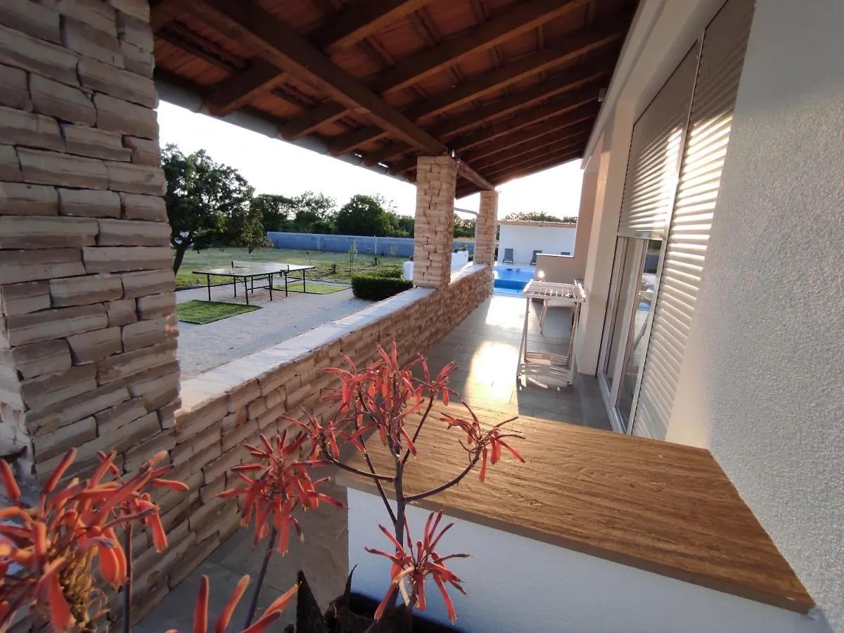 Holidayhouse Alirio With Heated Pool. Vrsi Croatia