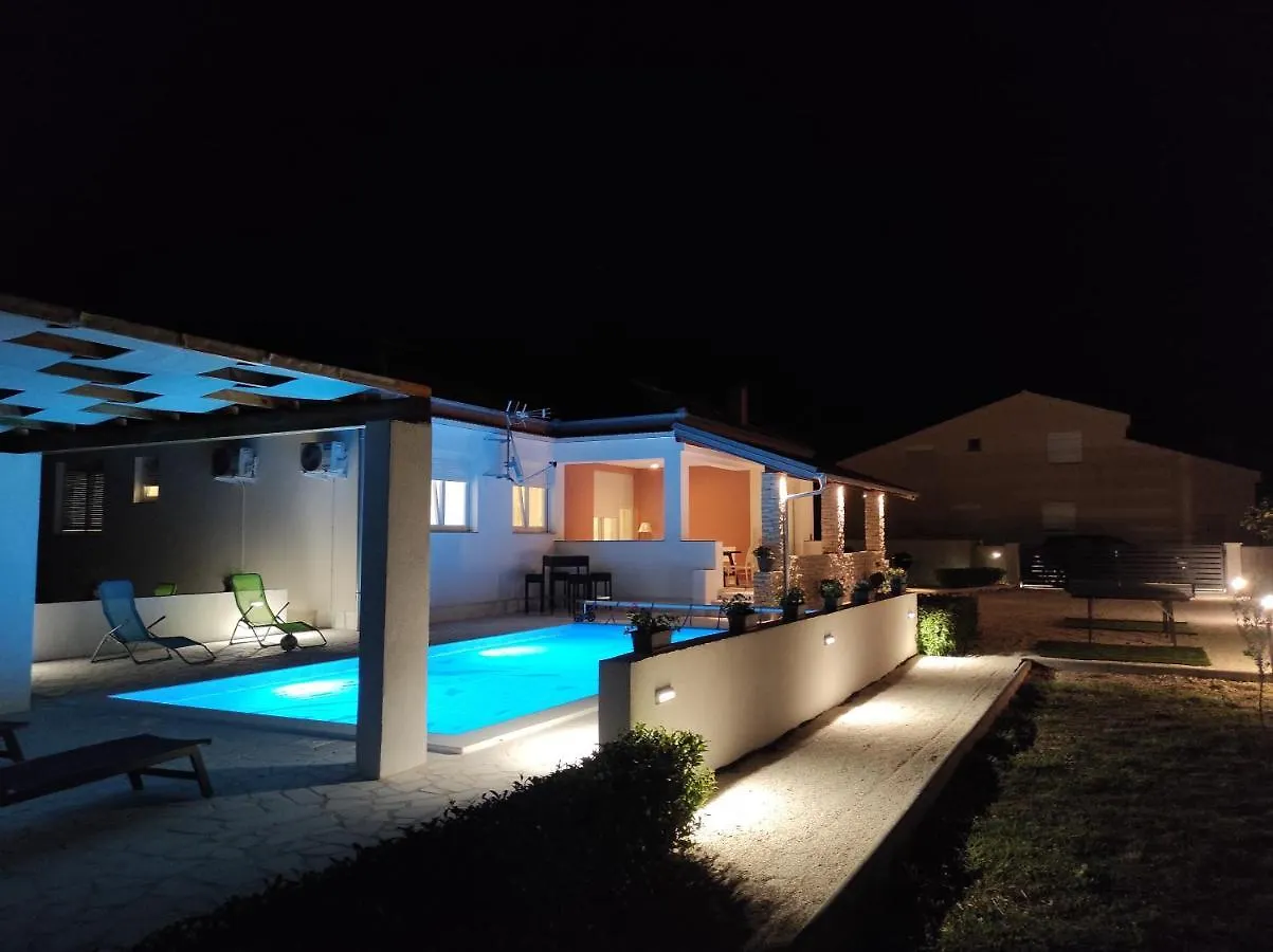 Holidayhouse Alirio With Heated Pool. Vrsi