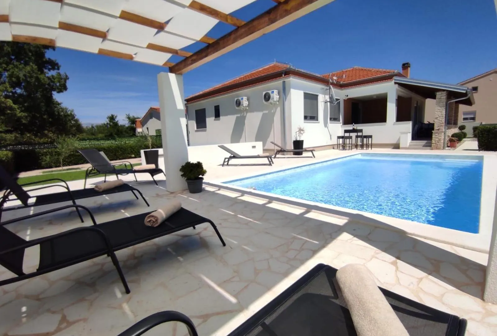 Villa Holidayhouse Alirio With Heated Pool. Vrsi Croatia