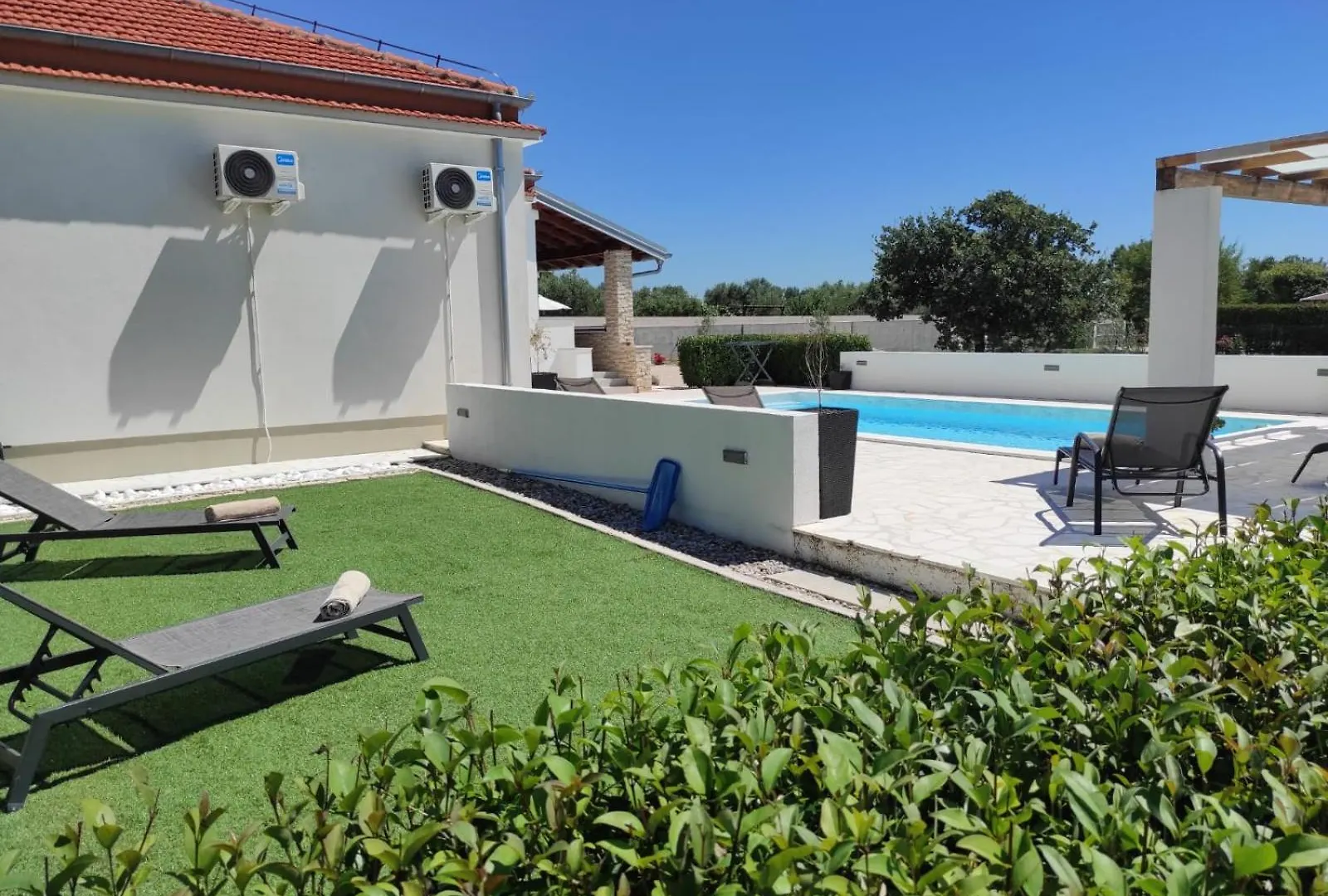 Holidayhouse Alirio With Heated Pool. Vrsi 0*,  Croatia